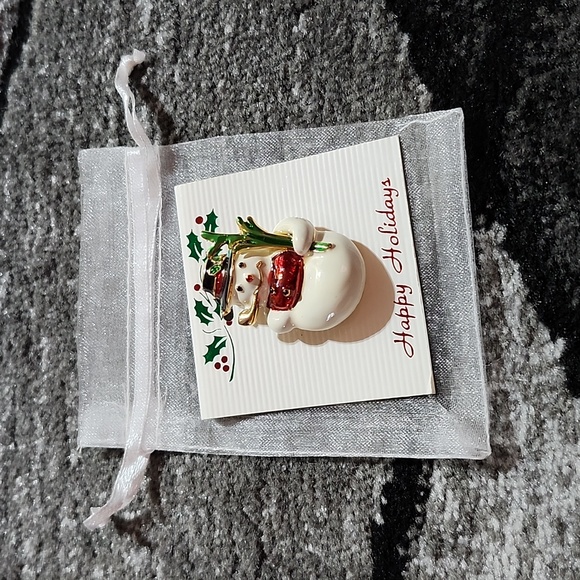 VINTAGE 1999 CHRISTMAS WINTER SNOWMAN HAT PIPE ENAMELED PIN BROOCH COLLE… - Picture 1 of 9